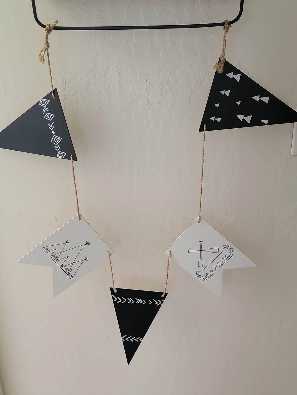 Black & White Geometric Triangle Garland